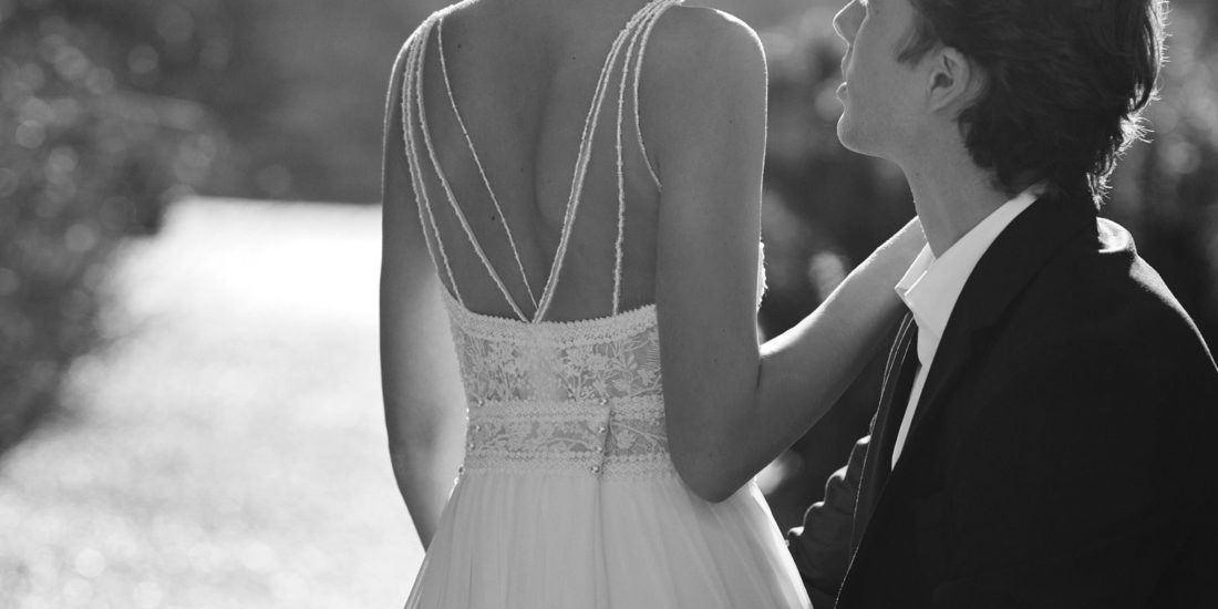 rosa clara_brautatelier ried_danzar_8e211_brautkleid_a-linie_georgette_spitze_strass_u-bott-ausschnitt_ivory_details_1_sw-min