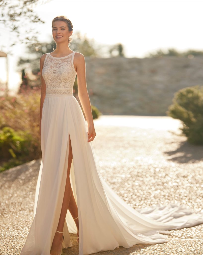 rosa clara_brautatelier ried_danzar_8e211_brautkleid_a-linie_georgette_spitze_strass_u-bott-ausschnitt_ivory_vorne_1-min