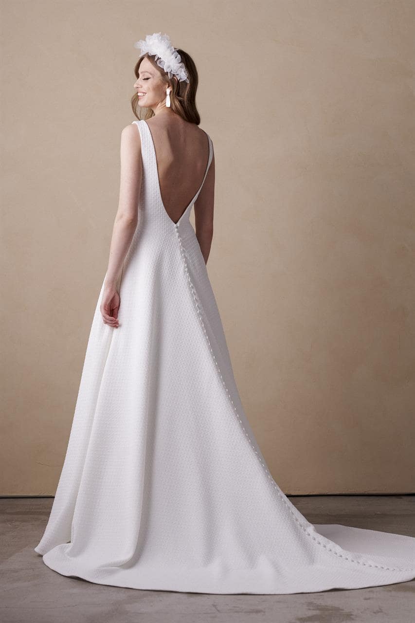 marylise_brautatelier ried_montebello 1_brautkleid_klassisch_a-linie_mikado_ivory_rücken_1-min