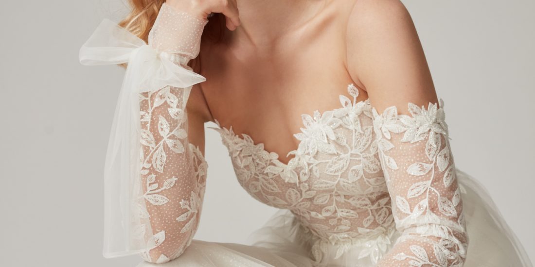 sabe_brautatelier ried_amadin_brautkleid_vintage_tüll_spitze_herzausschnitt_ivory_portrait_1-min