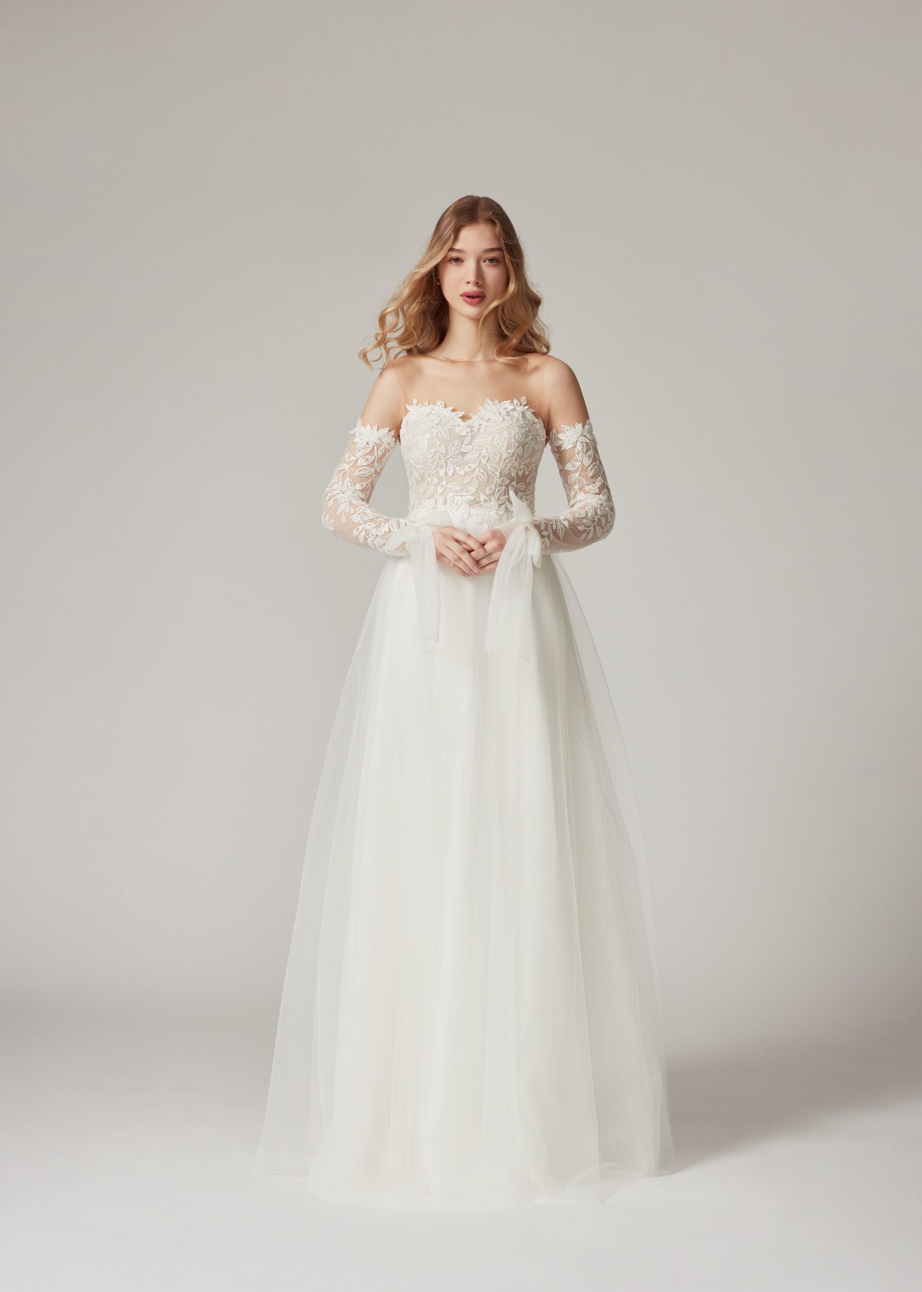 sabe_brautatelier ried_amadin_brautkleid_vintage_tüll_spitze_herzausschnitt_ivory_vorne_2-min