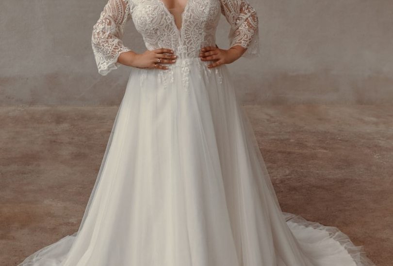 lina becker_brautatelier ried_77321_brautkleid_boho_prinzessin_softtüll_v-ausschnitt_3-4 ärmel_spitze_ivory_vorne_1-min_Upload