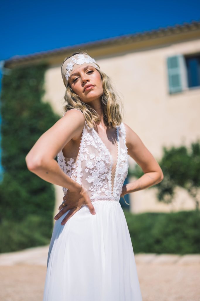 malee_brautatelier ried_diandra_brautkleid_boho_chiffon_v-ausschnitt_spitze_ivory_details_1-min