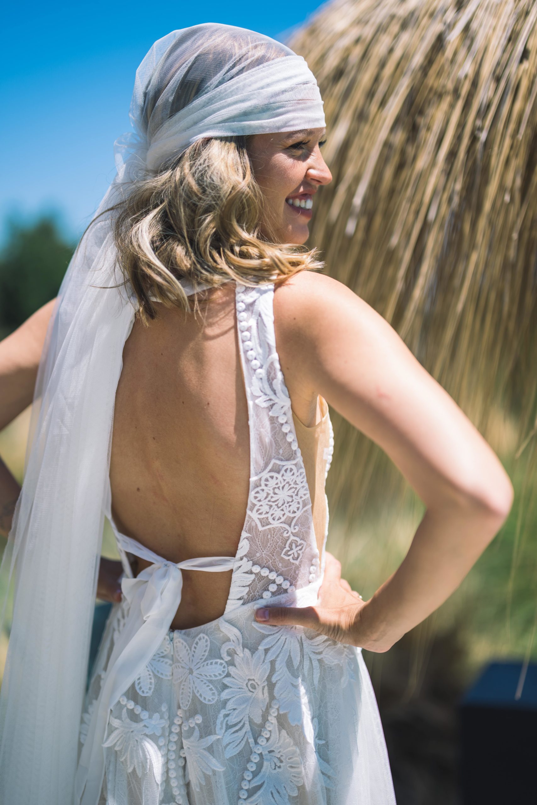 malee_brautatelier ried_dina_brautkleid_boho_tüll_hochgeschlossen_spitze_ivory-milk_details_2-min