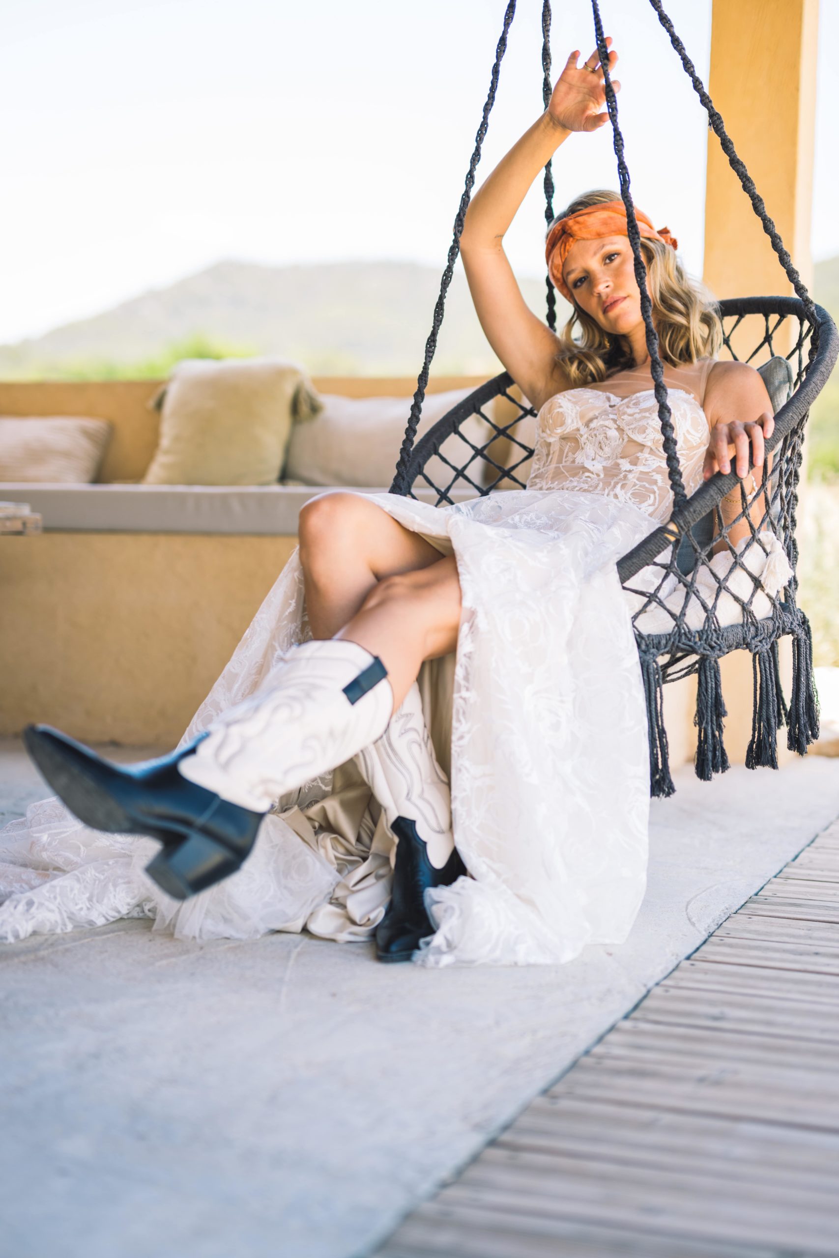 malee_brautatelier ried_dorin_brautkleid_boho_vintage_tüll_all-over spitze_herzausschnitt_ivory-milk_details_1-min