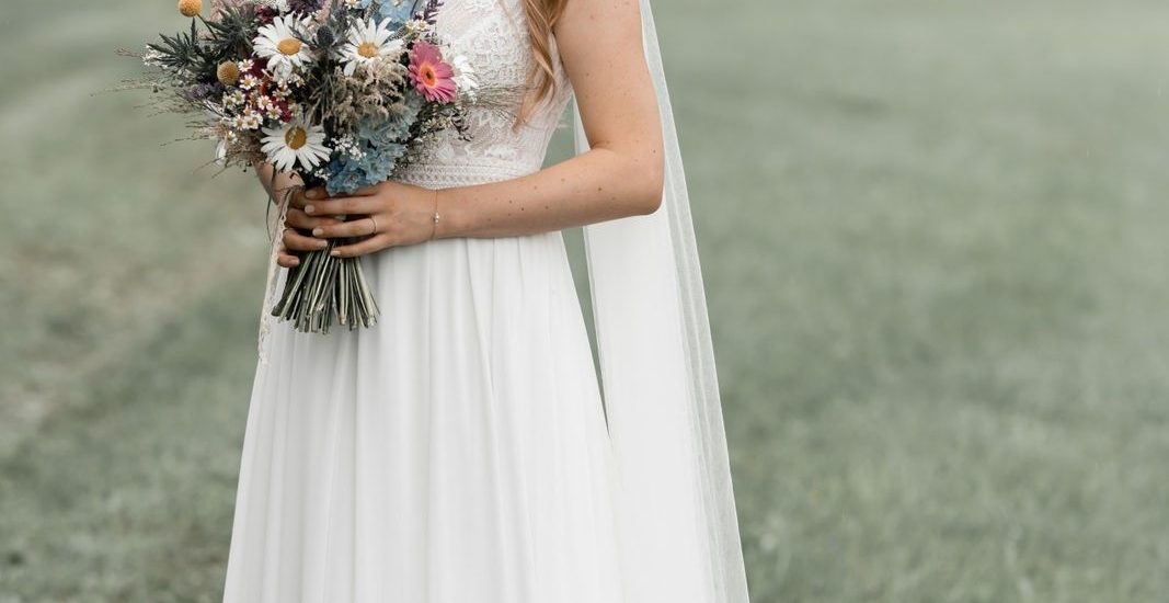 brautatelier ried_real bride_sarah ecklmair_katharina schlosser_herms bridal_gwinea_1