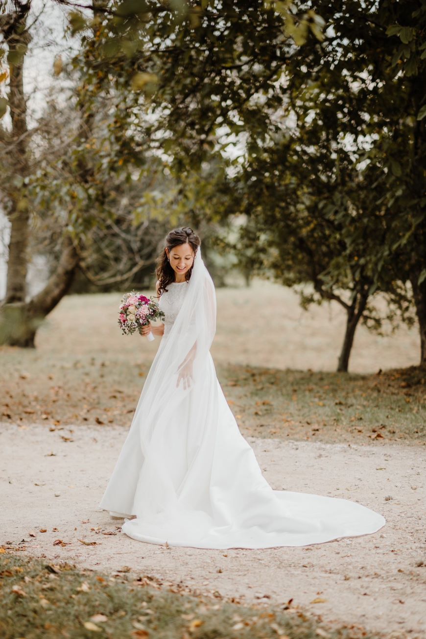 brautatelier ried_real bride_daniela romberger_monikahelmingerfotografie_adriana alier_horizon_1