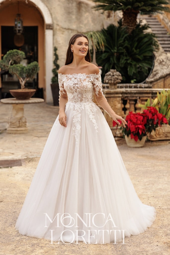 monica loretti_brautatelier ried_8334_brautkleid_prinzessin_blütenspitze_Sonderedition_träger_tüllrock_vorne_ganz-min
