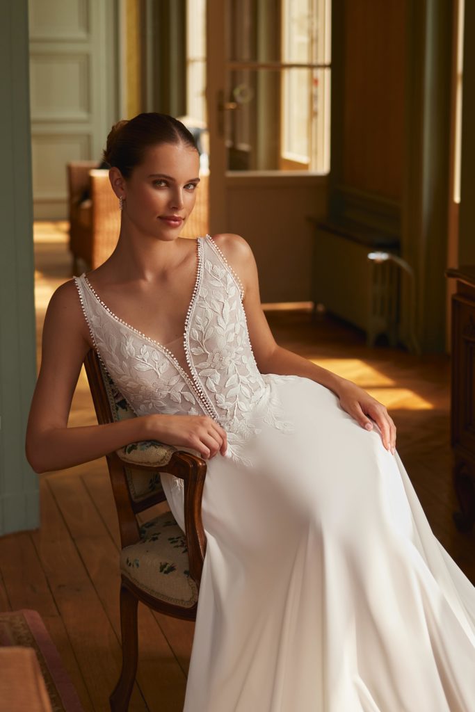elizabeth passion_brautatelier ried_1002_brautkleid_vintage_blätterspitz_chiffon__breite träger_ivory_details_1-min