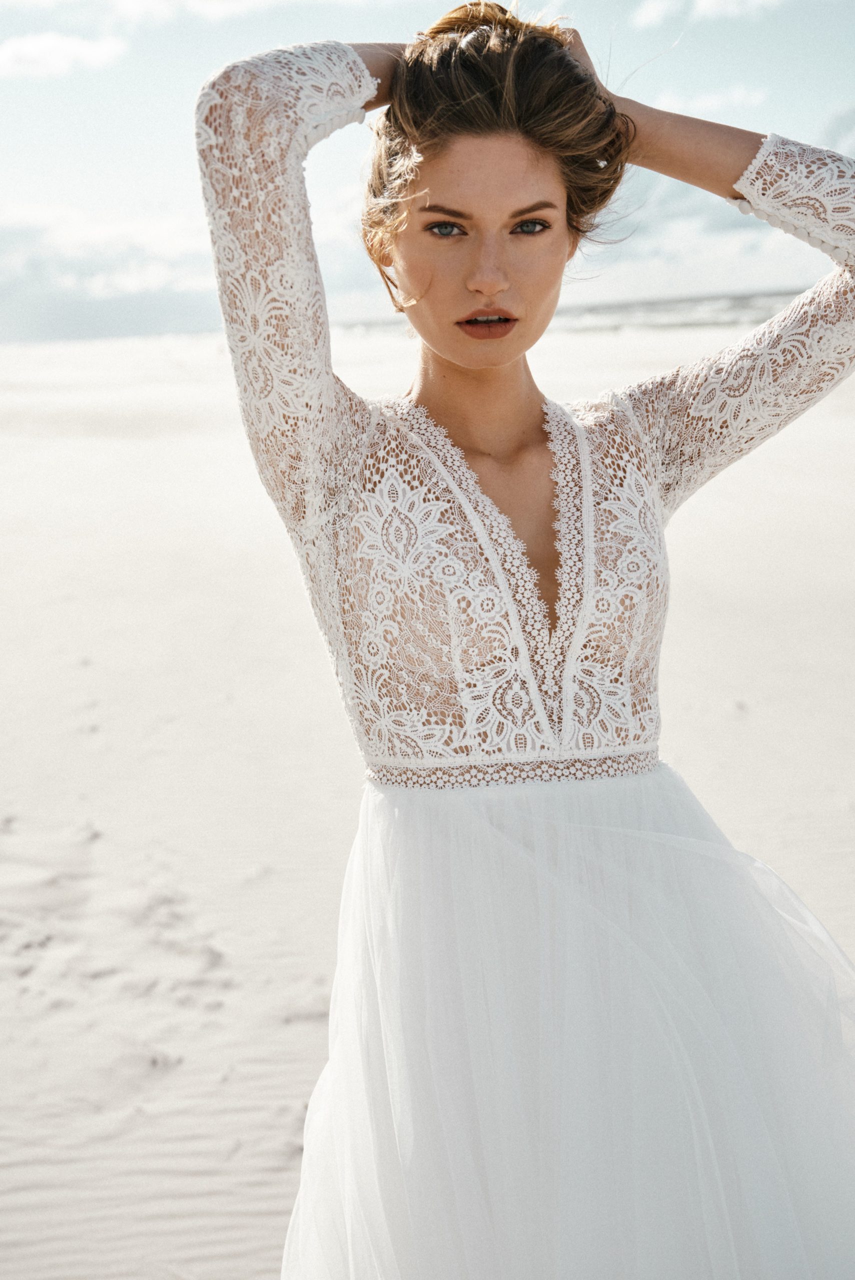 elizabeth passion_brautatelier ried_4424_brautkleid_vintage_boho_feine spitze_tüll rock__langarm_ivory_details_3-min
