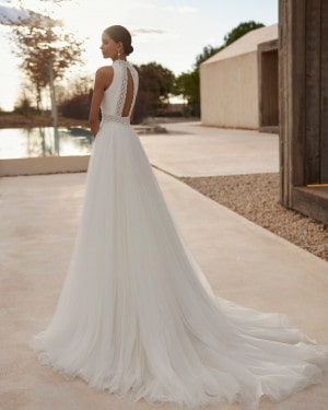 rosa clara_brautatelier ried_ainara_9A115_brautkleid_klassisch_plain_mit_tüllrock_turtle neck_hinten_ganz-min