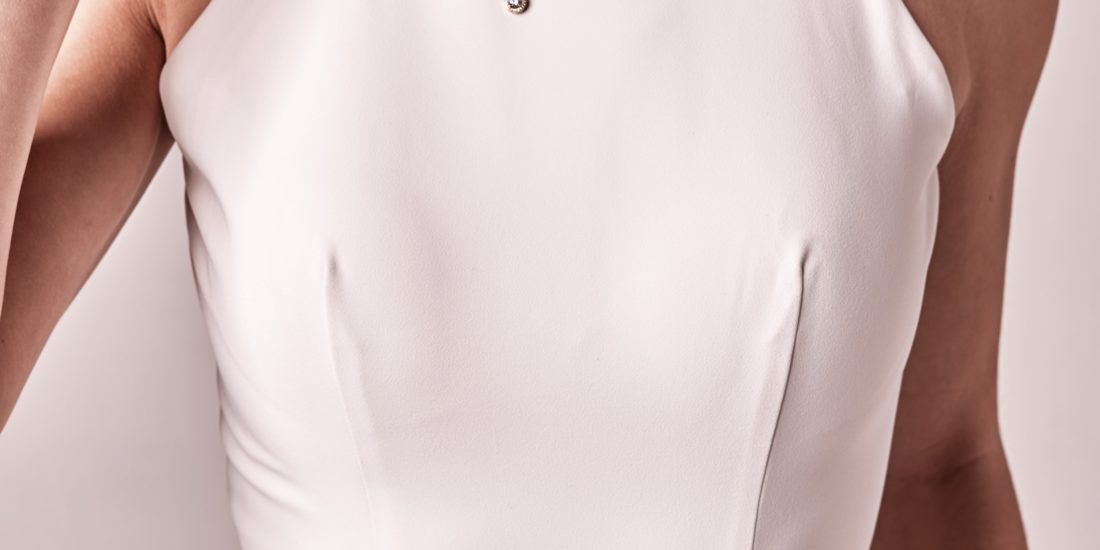 fan xia_brautatelier ried_body_bea_hoch geschlossen_schlüssellochrücken_ivory_vorne-min