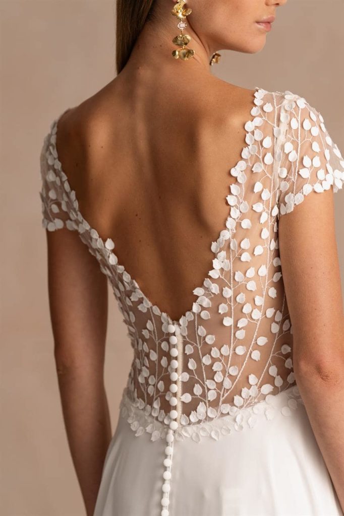 marylise_brautatelier ried_gardena_brautkleid_a linie_blätterspitze_kurze ärmel_chiffonrock_ivory_details_2-min