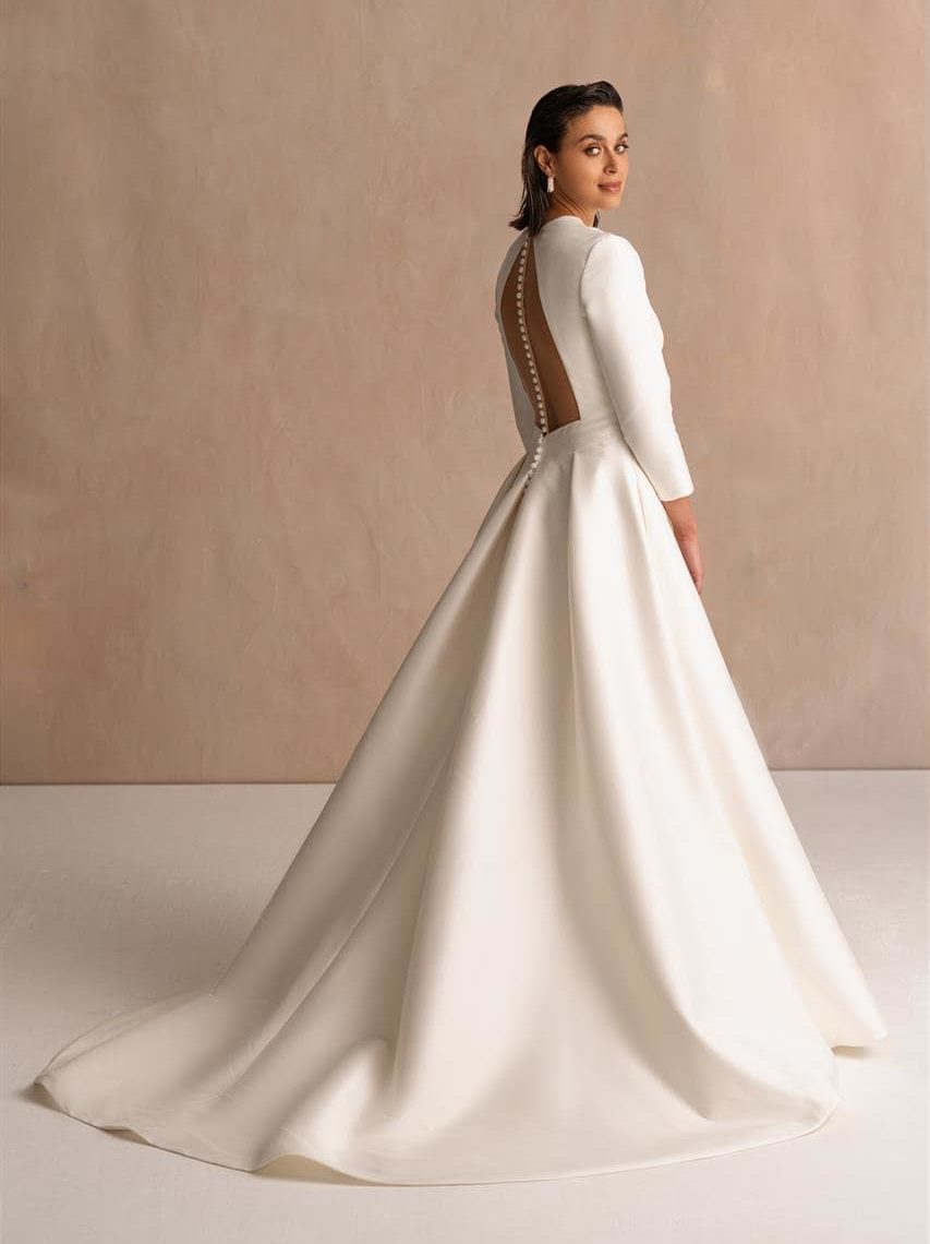 marylise_brautatelier ried_la plagne_brautkleid_classy_mikado seide_clean look_langarm_knopfleiste_ivory_hinten_1-min