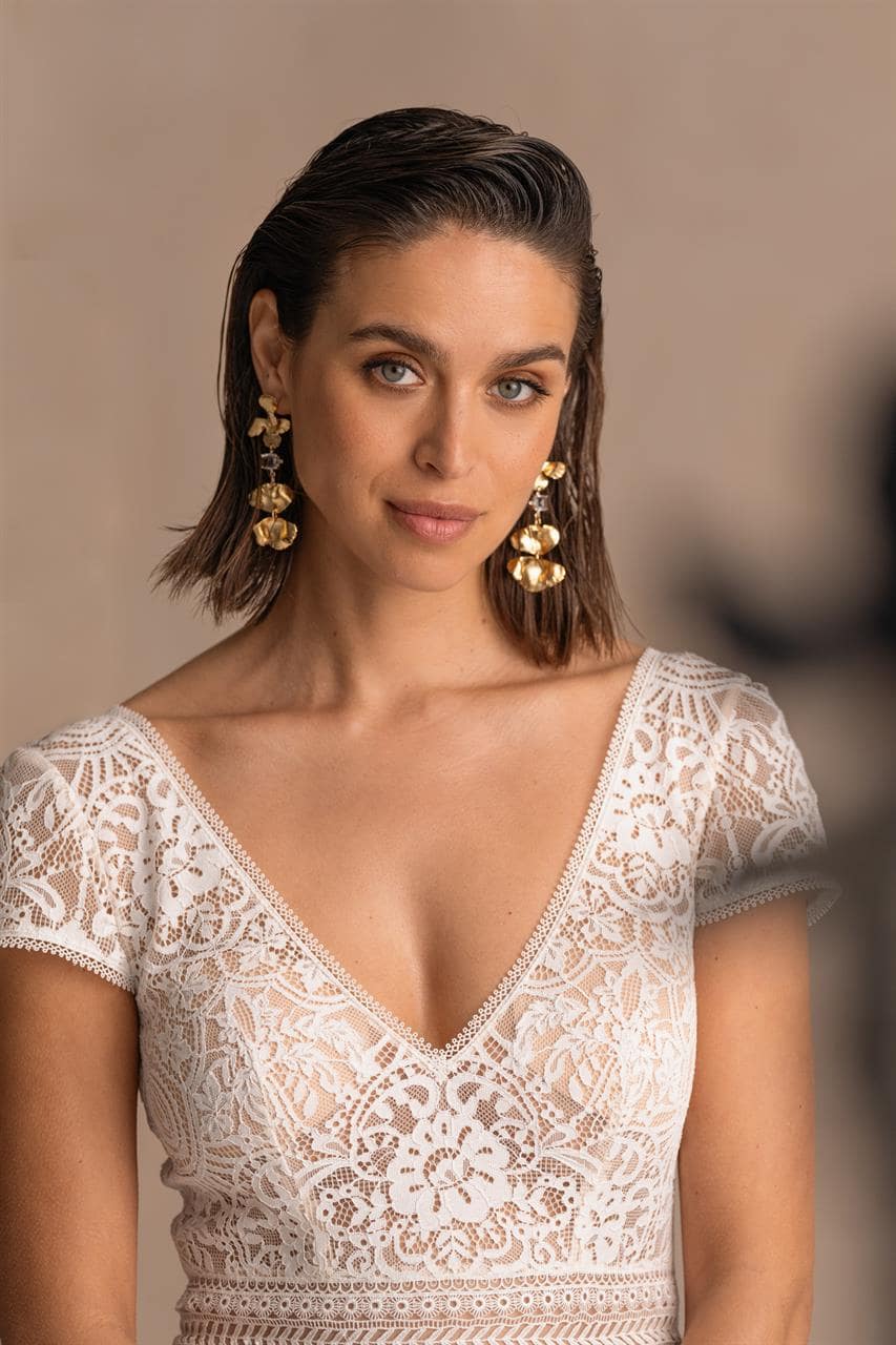 marylise_brautatelier ried_pellegrino_brautkleid_chiffon rock_vintage spitze_beinschlitz_kurze ärmeln_ivory_details_1-min