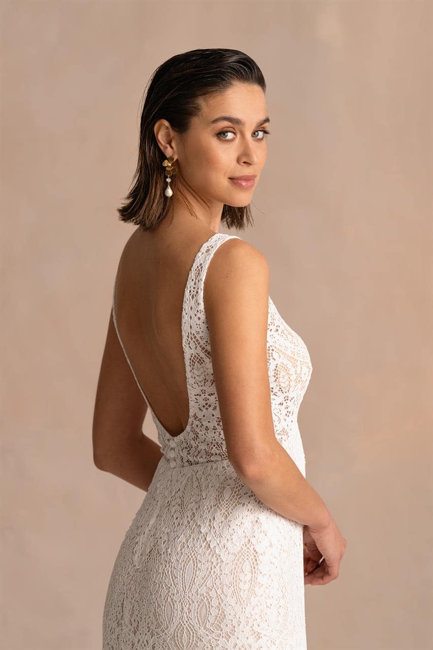 marylise_brautatelier ried_rulia_brautkleid_fitandflair_all over häkelspitze_rundhals_ivory_nude_details_2-min