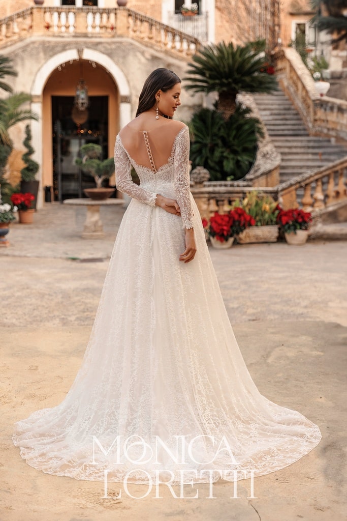 monica loretti_brautatelier ried_8327_brautkleid_a-linie_boho_all_over_spitze_korsage_hinten_ganz-min