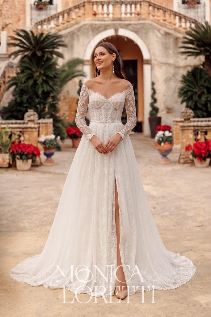monica loretti_brautatelier ried_8327_brautkleid_a-linie_boho_all_over_spitze_korsage_vorne_ganz-min