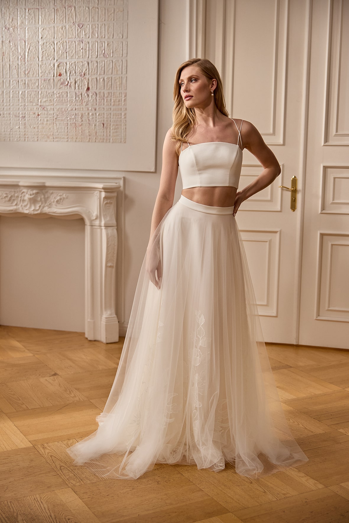 rina cossack_brautatelier ried_carry_rock_brautkleid_tüll_mix&match_zweiteiler_spitze_schleppe_vorne_1-min