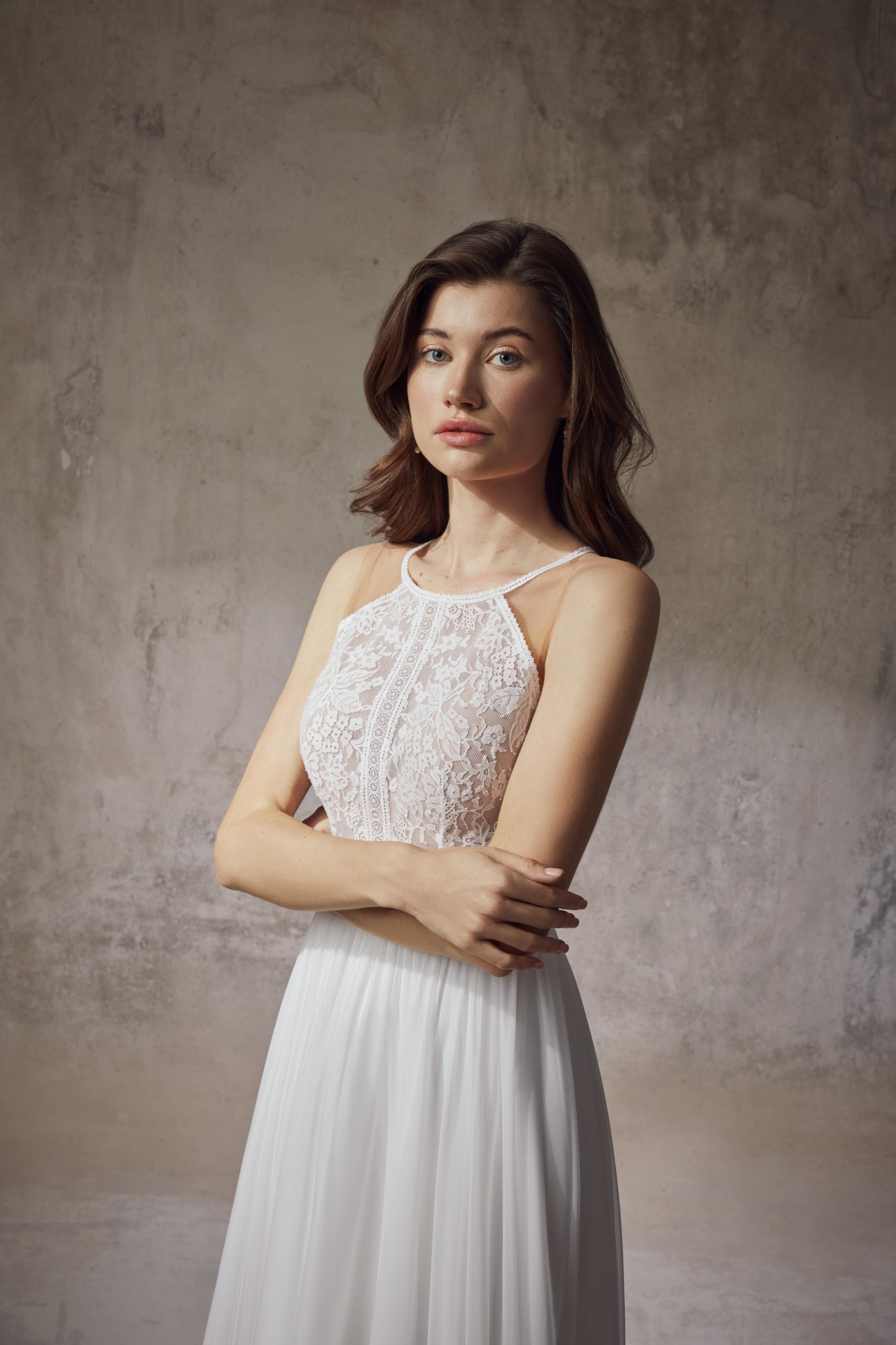 sabe_brautatelier ried_brautkleid_nico_chiffon rock_vintage_neckholder_feine spitze_details_2.jpg-min