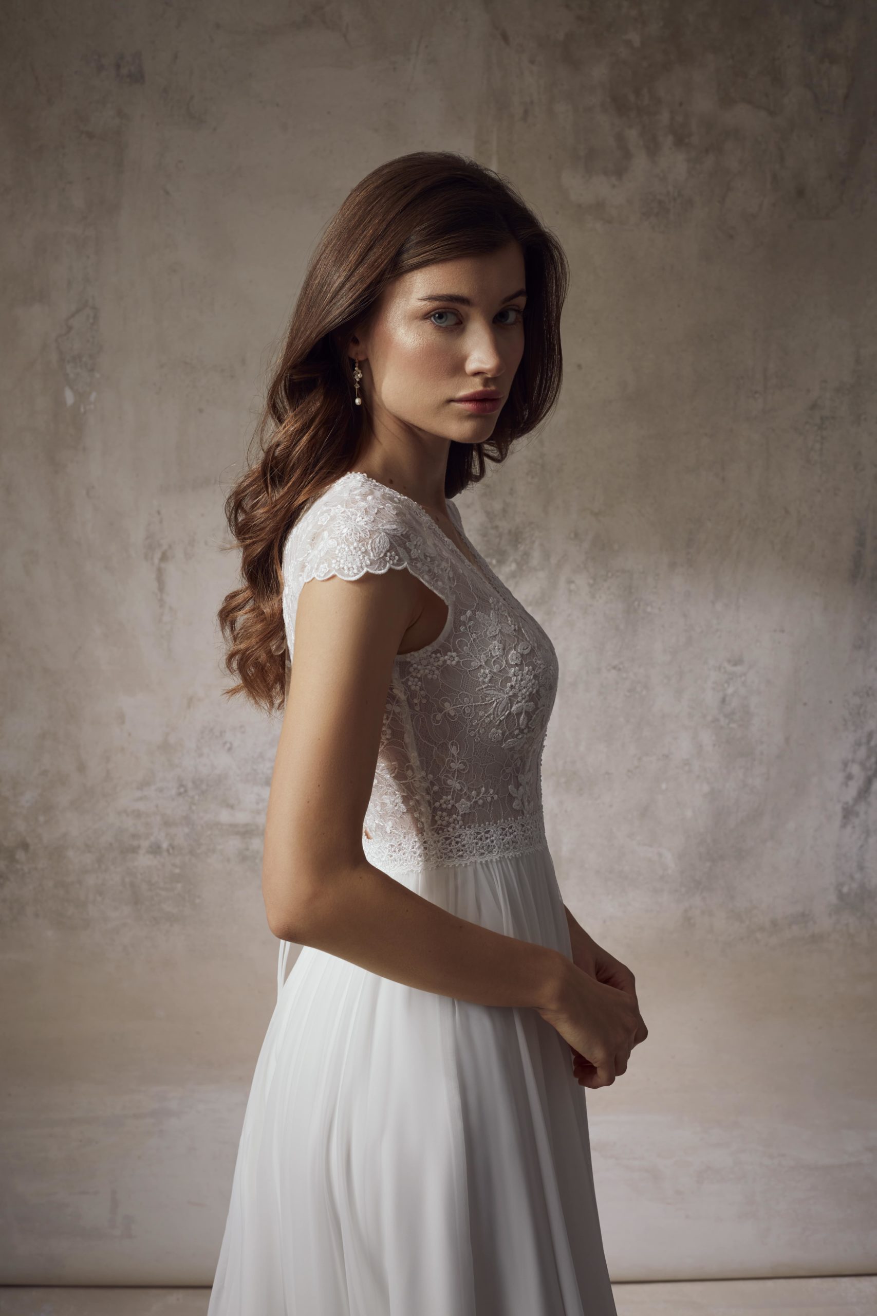 sabe_brautatelier ried_brautkleid_noah_chiffon rock_feine spitze_vintage_details_2.jpg-min