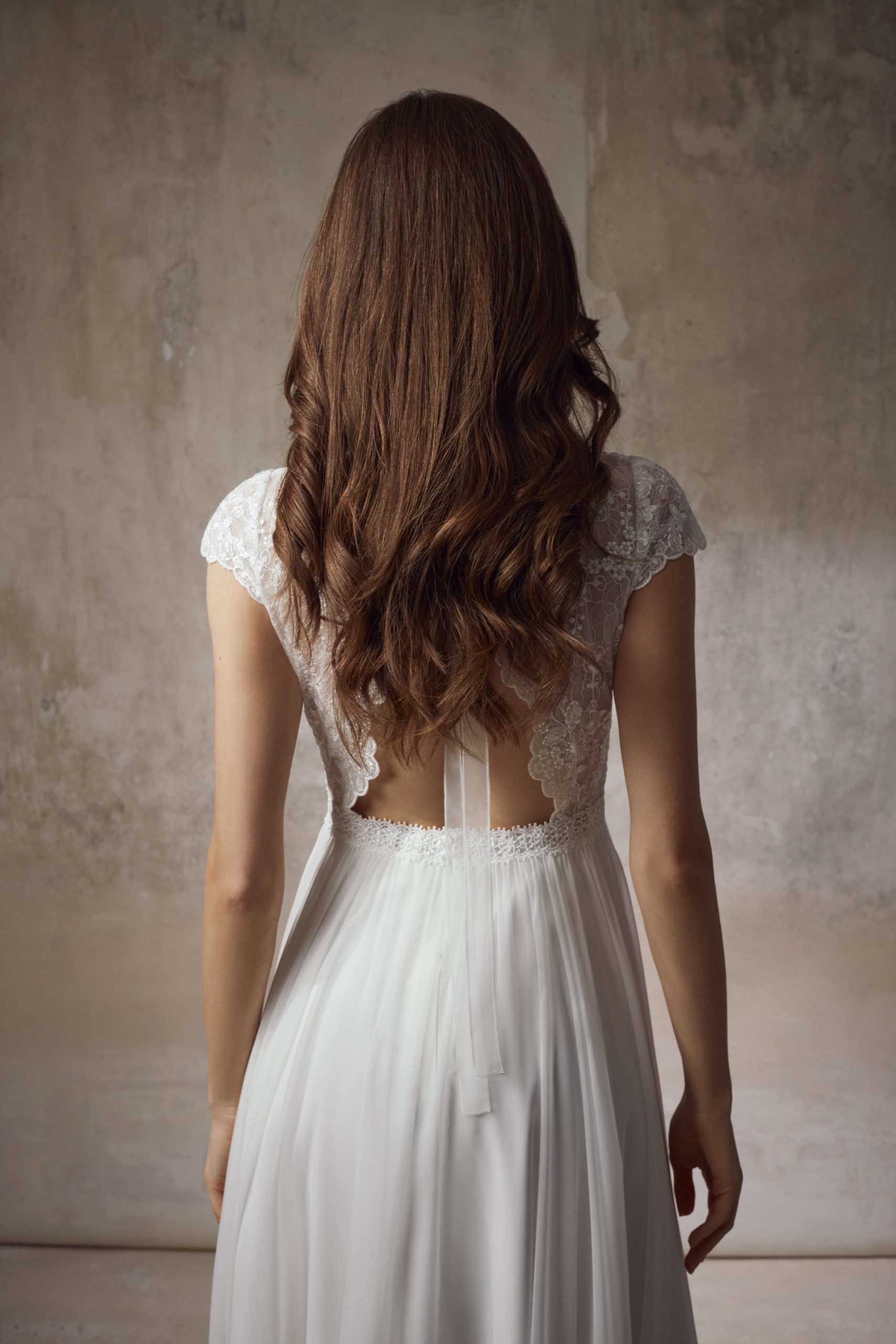 sabe_brautatelier ried_brautkleid_noah_chiffon rock_feine spitze_vintage_hinten_1.jpg-min
