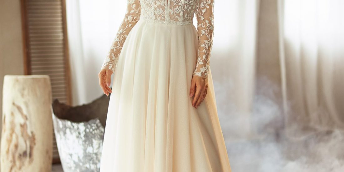 herms bridal_brautatelier ried_herms_bridal_guadix_brautkleid_a-linie_tüll_langarm_spitze__ivory_beige_vorne_ganz-min
