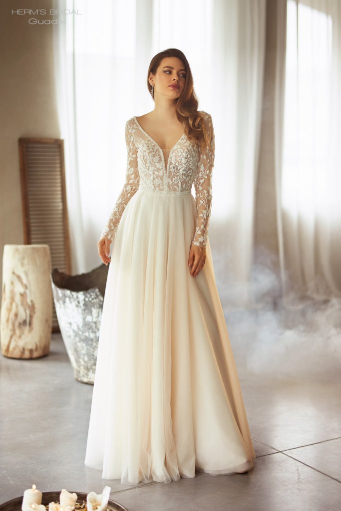 herms bridal_brautatelier ried_herms_bridal_guadix_brautkleid_a-linie_tüll_langarm_spitze__ivory_beige_vorne_ganz-min