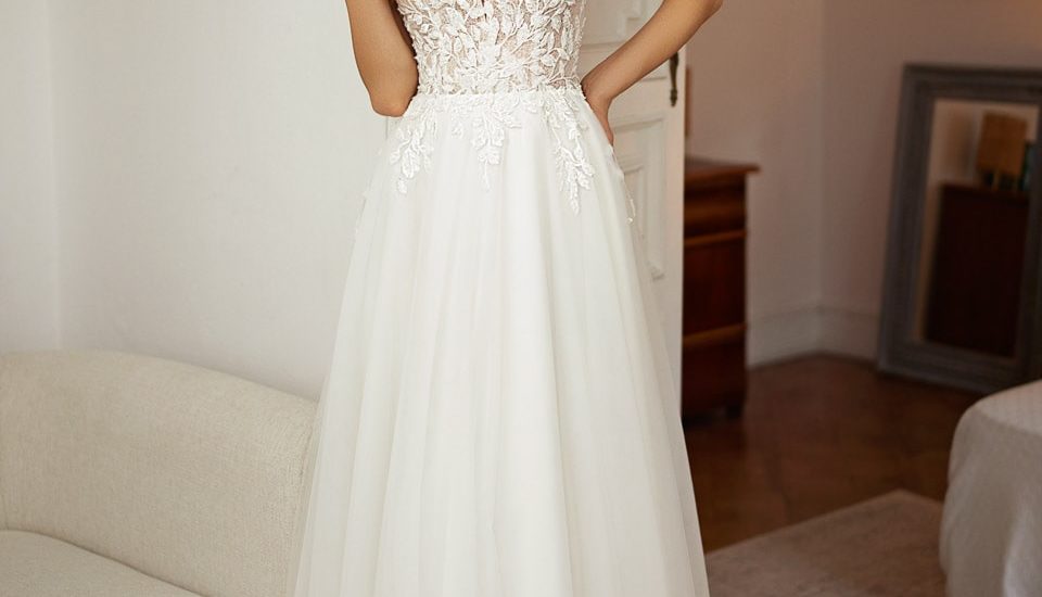 herms bridal_brautatelier ried_herms_bridal_havoc_brautkleidprinzessin_tüll_tiefer rücken_spitze__ivory_nude_vorne_ganz-min