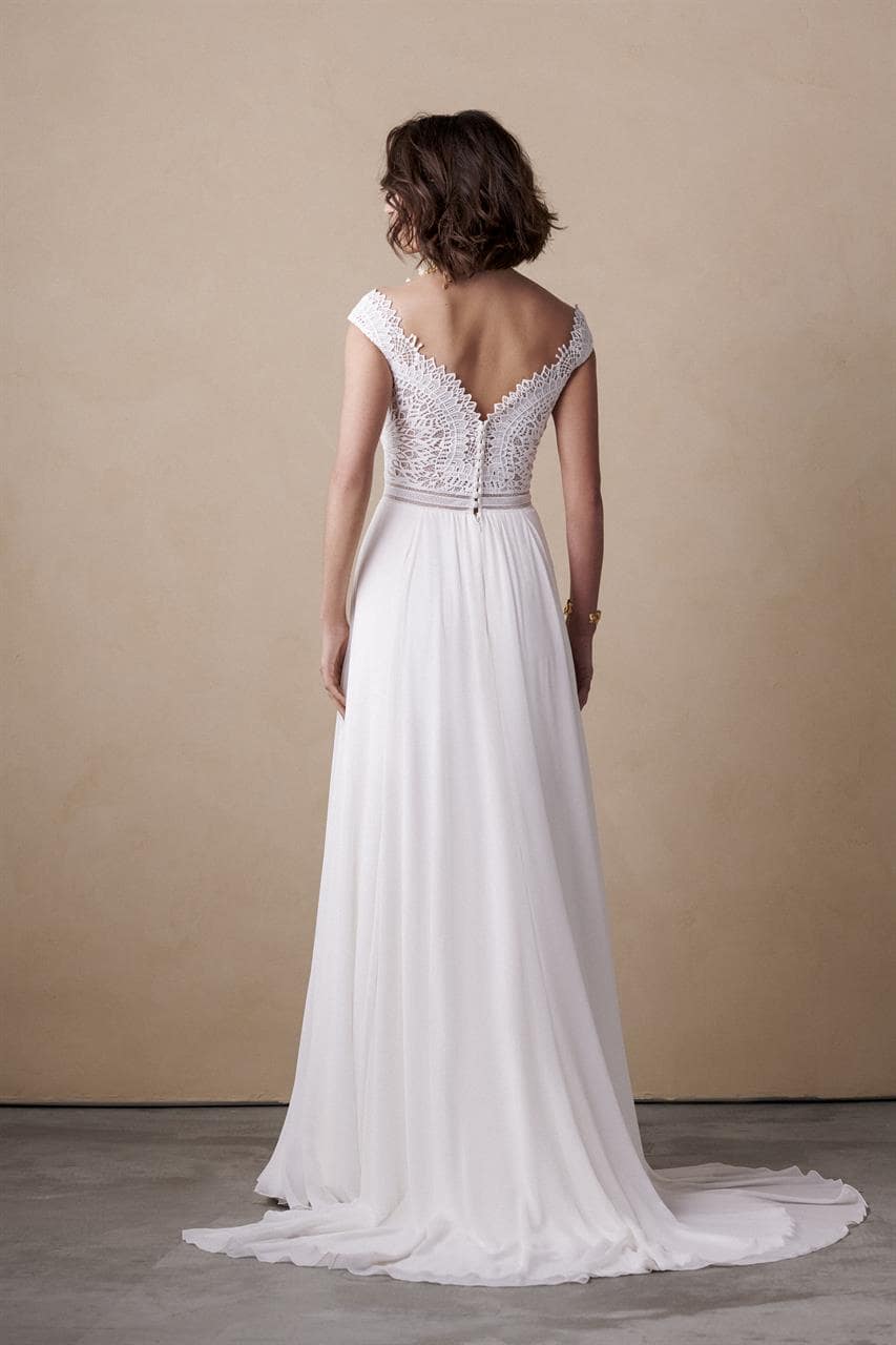 marylise_brautatelier-ried_rimrock_brautkleid_curvy_spitze_tuell_ivory_nued_hinten.jpg