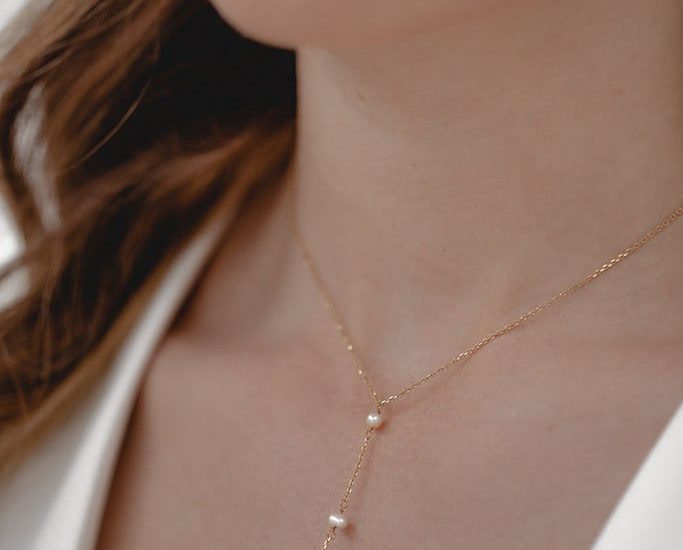 brautatelier-ried_brautschmuck_juvelan_celestial_halskette_detail-min-1.jpg
