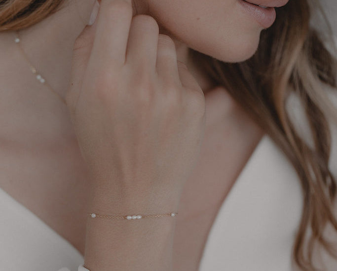 brautatelier-ried_brautschmuck_juvelan_celine_armkette-min-1.jpg