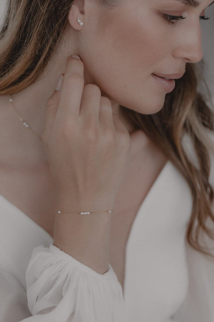 brautatelier-ried_brautschmuck_juvelan_celine_armkette-min.jpg