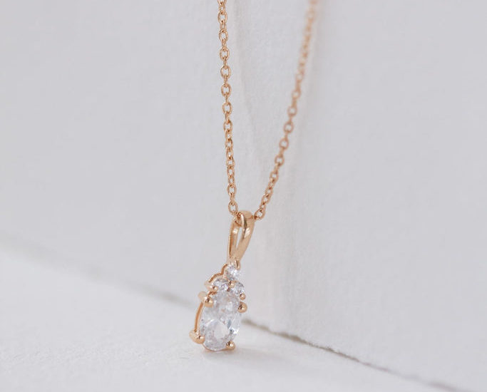 brautatelier-ried_brautschmuck_juvelan_dazzling-beauty_halskette-min-1.jpg