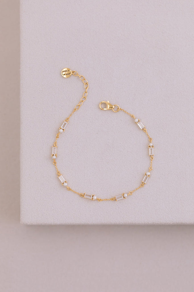 brautatelier-ried_brautschmuck_juvelan_muse_armkette_gold-min.jpg