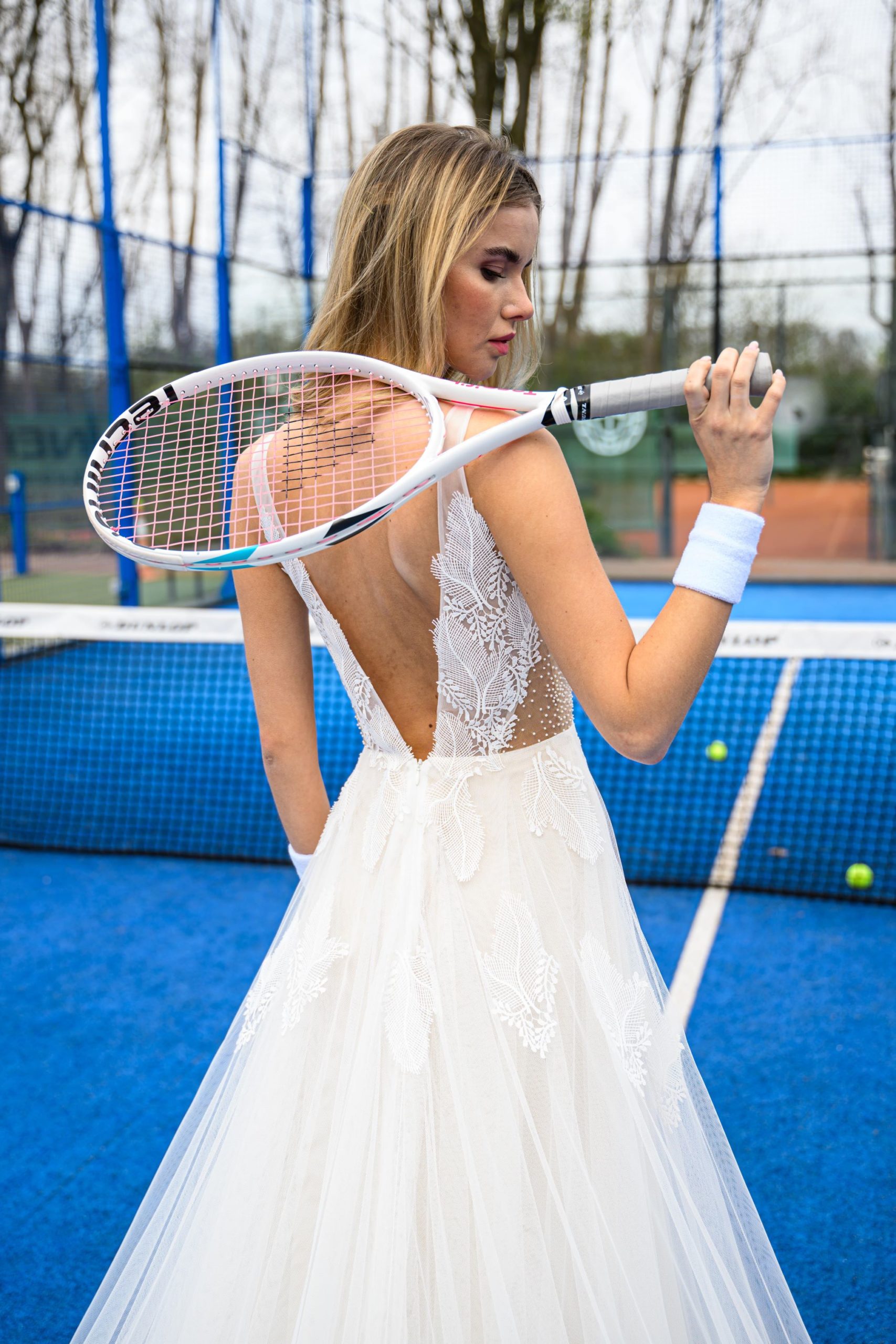 malee_brautatelier ried_elfie_brautkleid_boho_statement spitze_all-over spitze_breite träger_cut outs_ivory milk _details_6-min