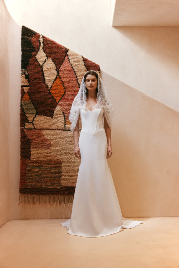 anna kara_brautatelier ried_maris_spitzencape_ivory_vorne_1