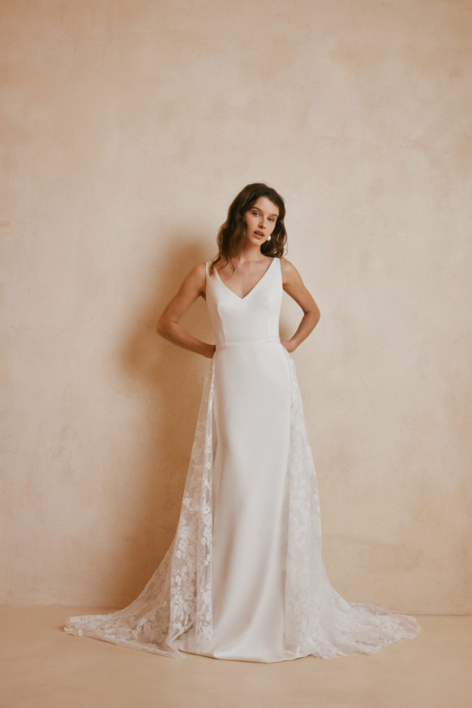 anna-kara_brautatelier-ried_nerea_spitzen-ueberrock_ivory_vorne_1.jpg
