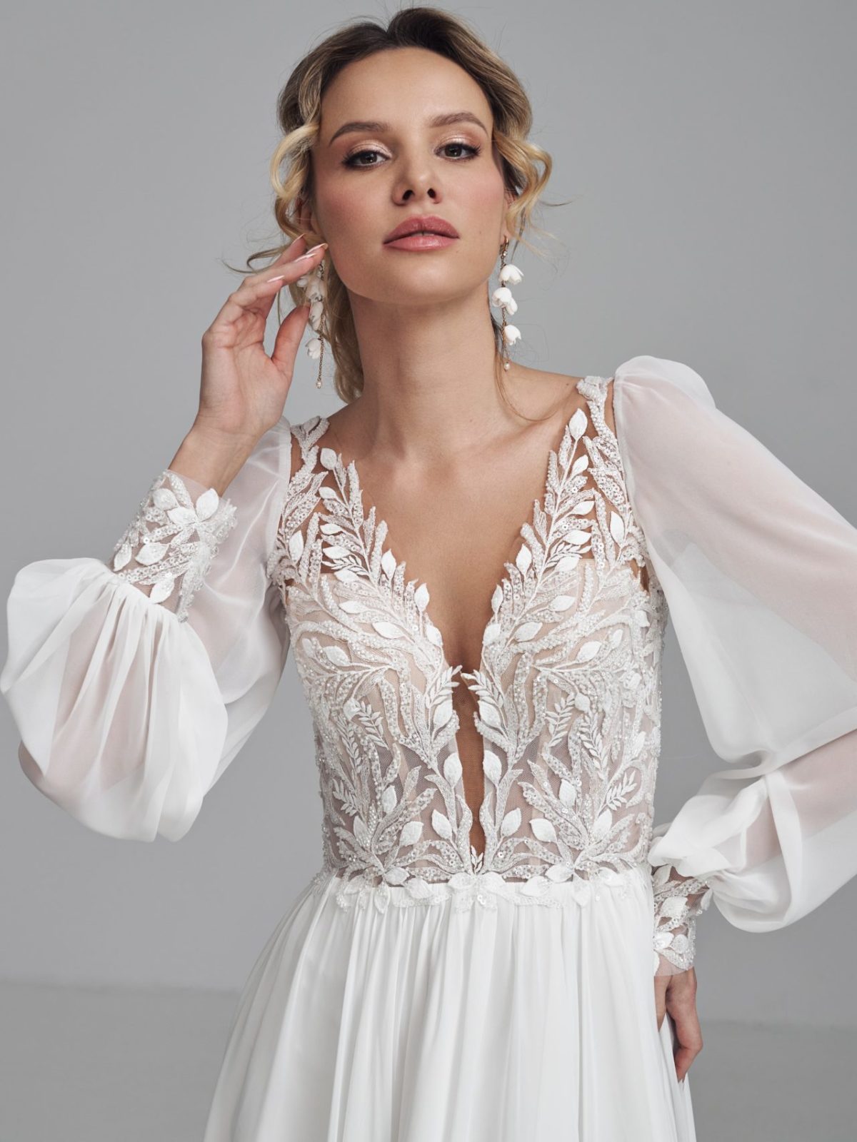 annais-brautatelier ried-alessia-brautkleid-lang arm-chiffon-ivory-vorne-2-min