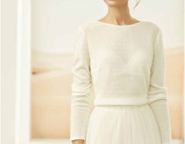 bianco evento-brautatelier ried-e326-pullover-ohne spitze-knoepfe-ivory-vorne-1-min