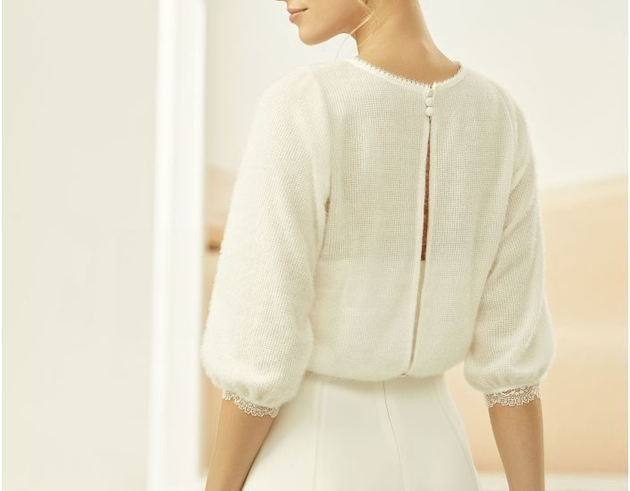 bianco evento-brautatelier ried-e334-pullover-mit spitze-knoepfe-ivory-hinten-1-min