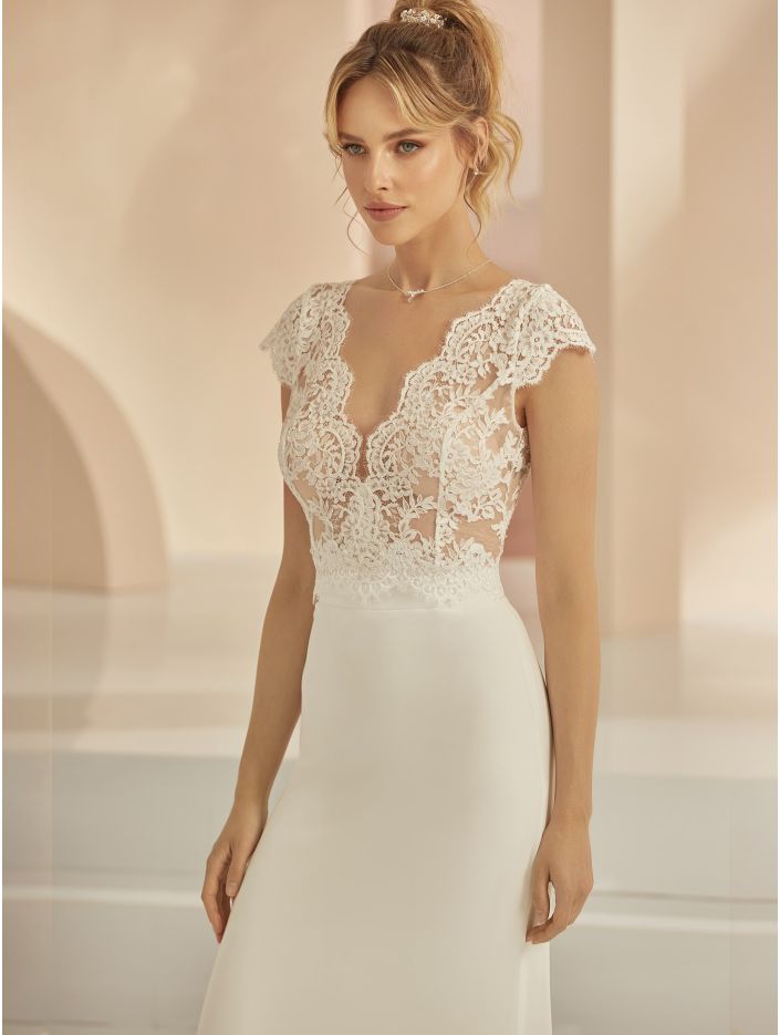 bianco evento-brautatelier ried-e375-spitzen top-v ausschnitt-ivory-vorne-1-min