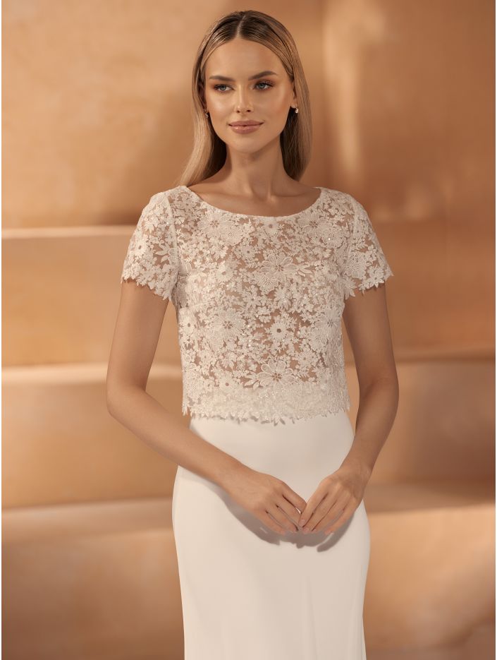 bianco evento-brautatelier ried-e421-spitzen top-blumen optik-ivory-vorne-1-min