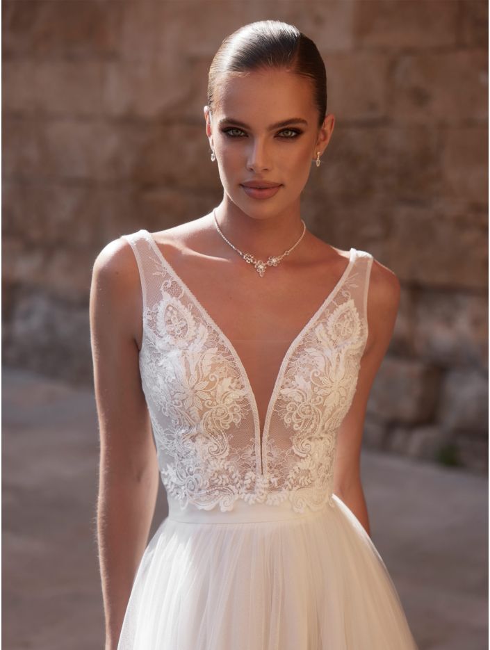 bianco evento-brautatelier ried-e466-spitzen top-v ausschnitt-ivory-vorne-1-min