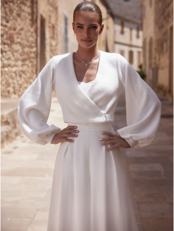 bianco evento-brautatelier ried-e476-weste-ohne spitze-mit pumpaermel-ivory-vorne-1-min