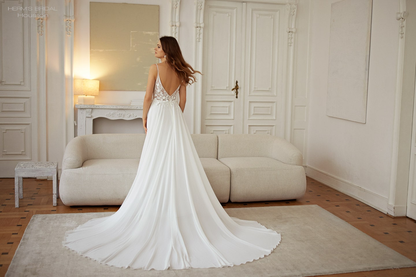 herms bridal_brautatelier ried_houston_32440_brautkleid_chiffon_spitze_a-linie_spaghettitraeger_v-ausschnitt_beischnlitz_ivory_ruecken_1-min