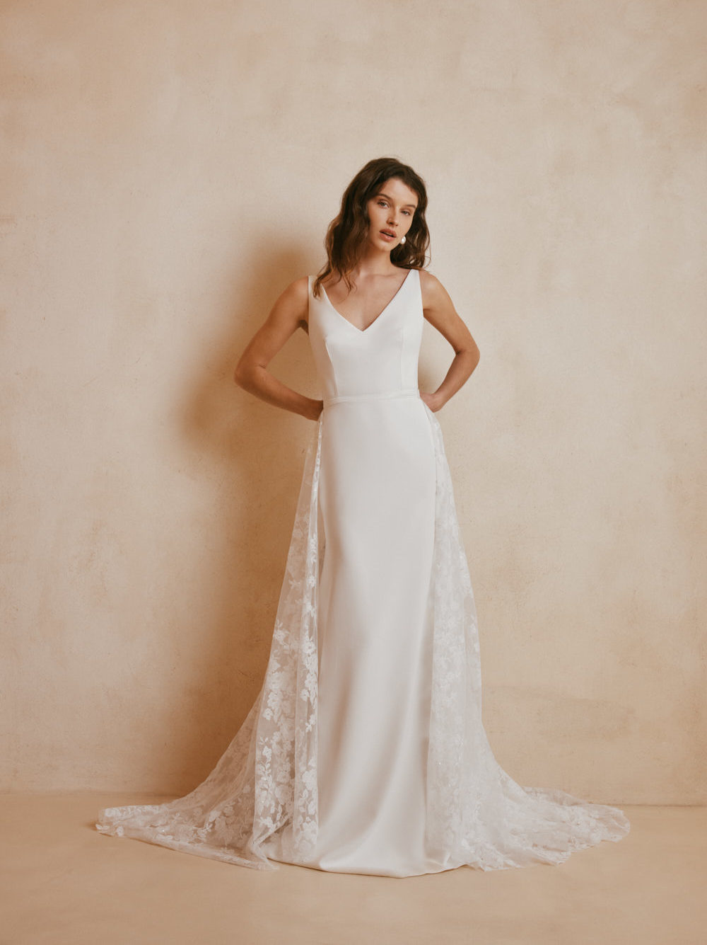 anna kara_brautatelier ried_nerea_spitzen-ueberrock_ivory_vorne_copy