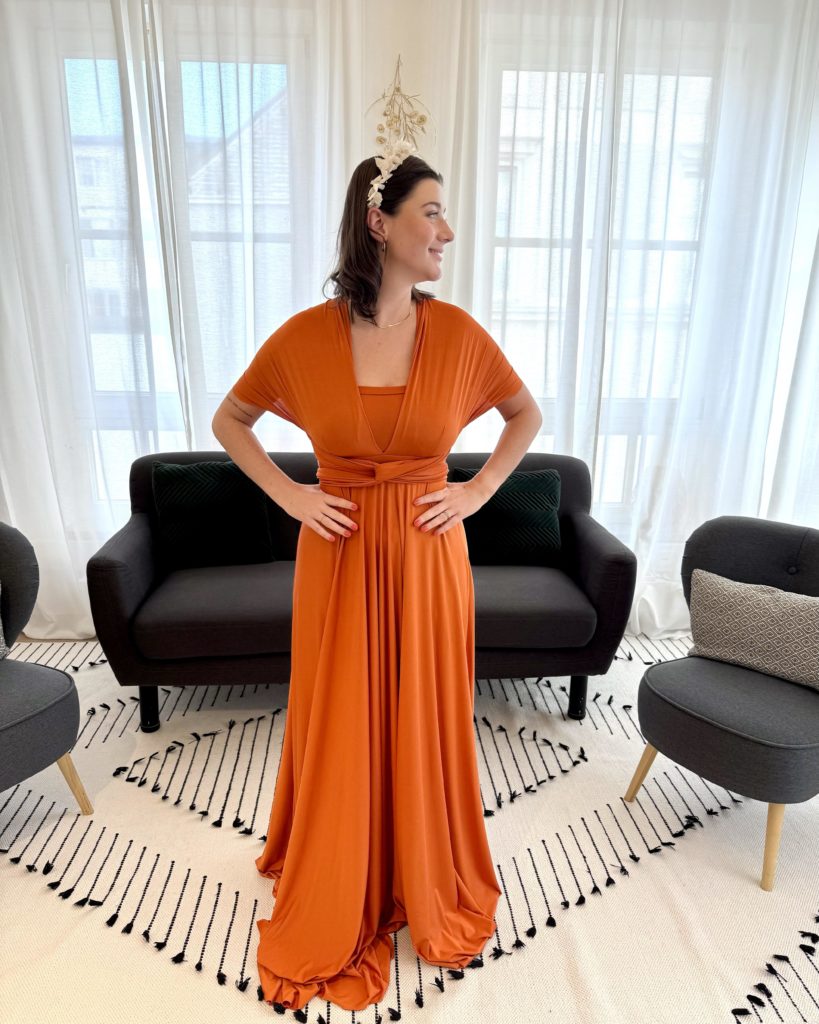brautatelier-brautschwester-wickelkleid-flamingo-orange-vorne-1-min