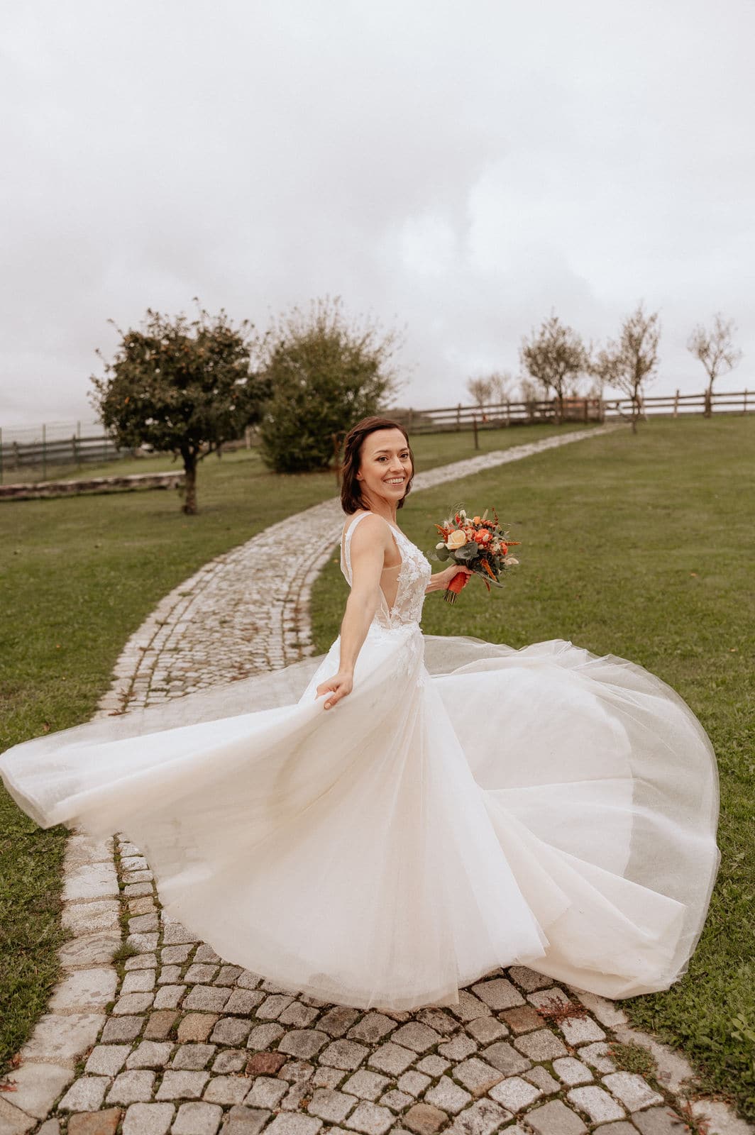 brautatelier-ried_real-bride_anita-roithmeier_alina-trausinger-fotografie_herms-bridal_gino_6-min.jpg