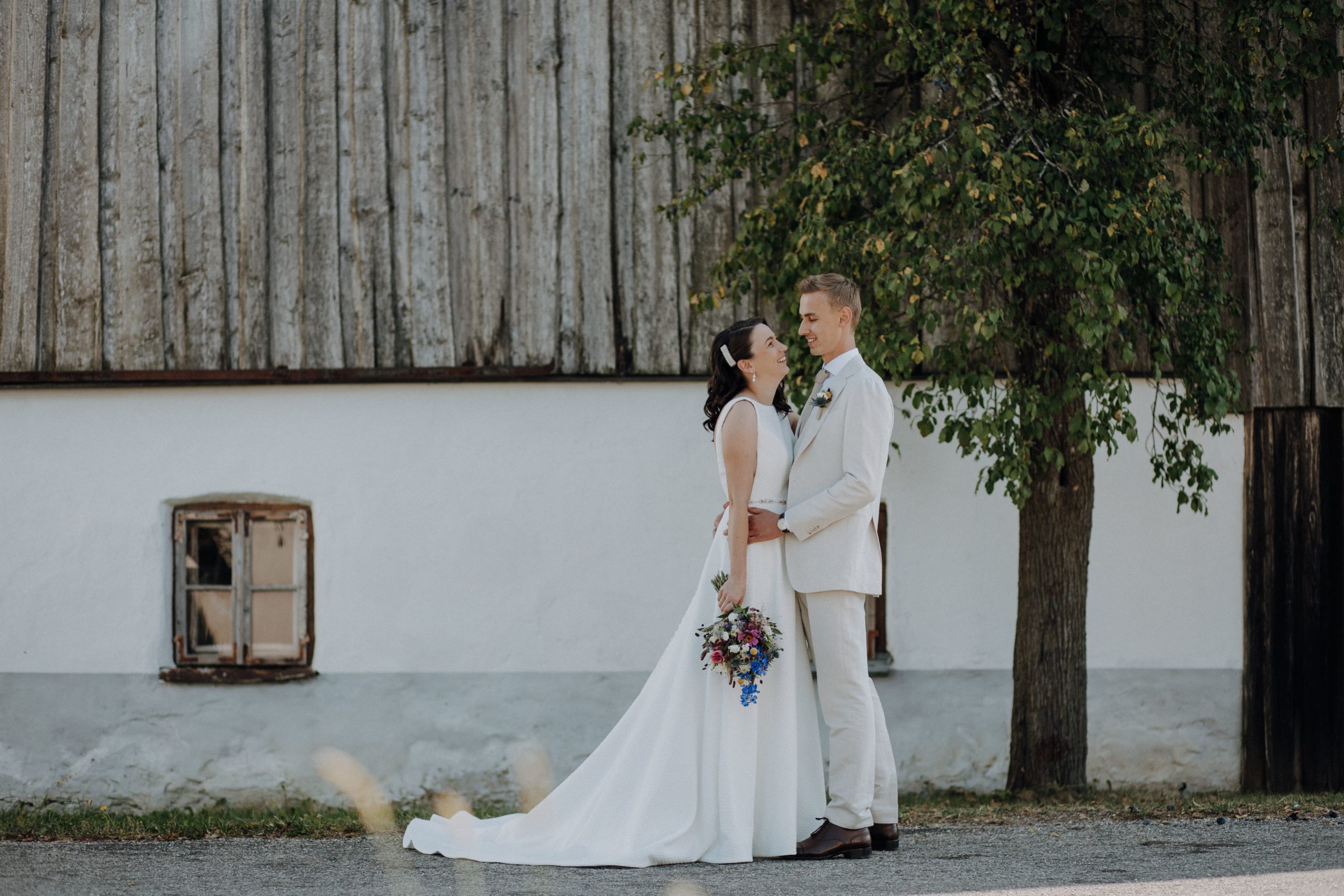 brautatelier-ried_real-bride_briglauer-andrea_viktoria-schmiedseder-fotografie_maryliste_montebello_1-min-scaled.jpg